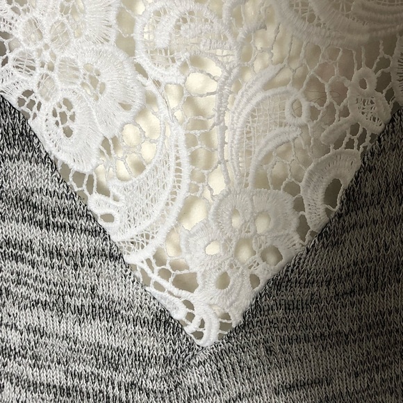 🔥 Gray Light Sweater with Lace Back - Picture 3 of 7